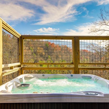 Gatlinburg Cabin With Game Room, Hot Tub And Mtn Views Exterior photo