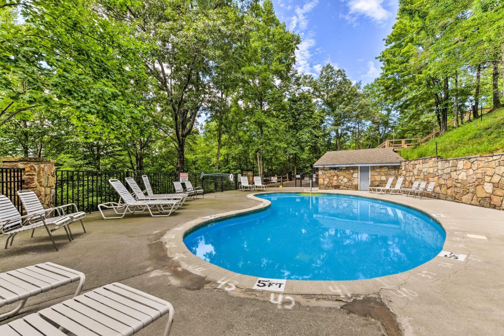 Gatlinburg Cabin With Game Room, Hot Tub And Mtn Views Exterior photo