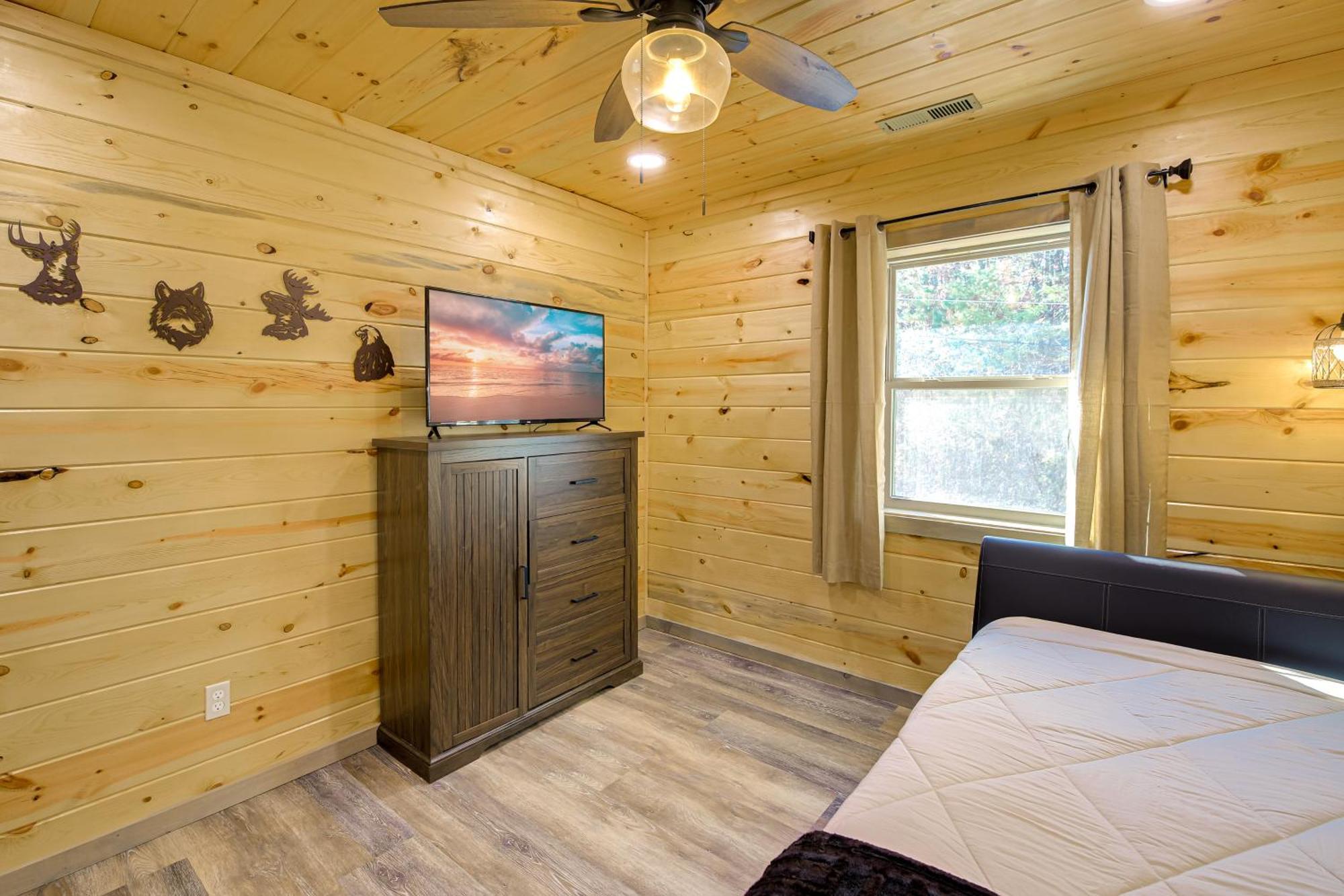 Gatlinburg Cabin With Game Room, Hot Tub And Mtn Views Exterior photo